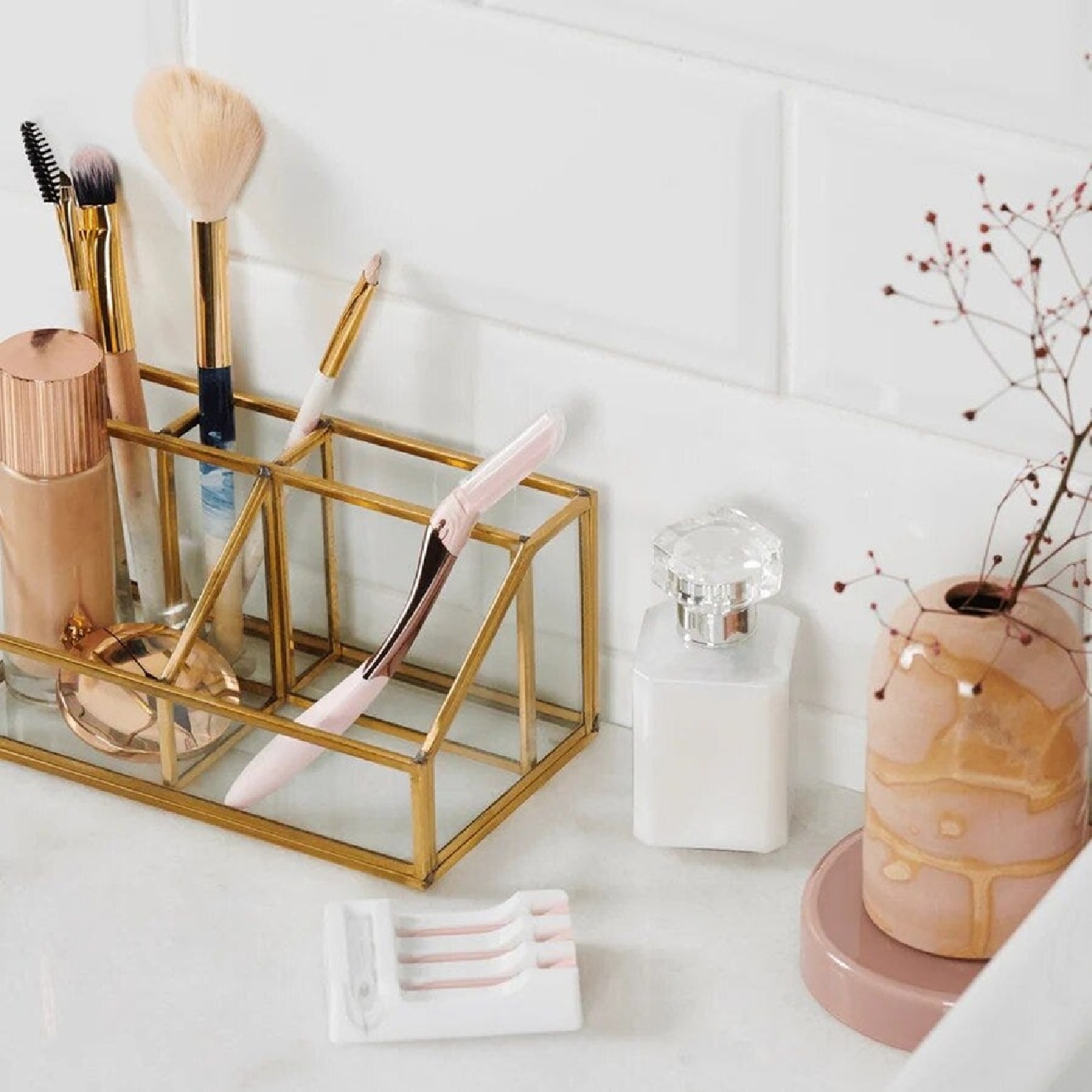 Intuition DermaGlow Kit consists Handle 1s + Refill 2s