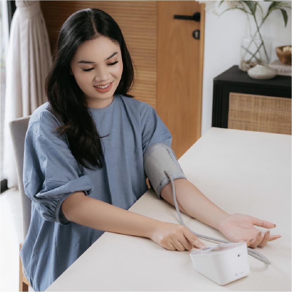 Upper Arm Blood Pressure Monitor Hem 7143T (With Wireless Bluetooth) 1s