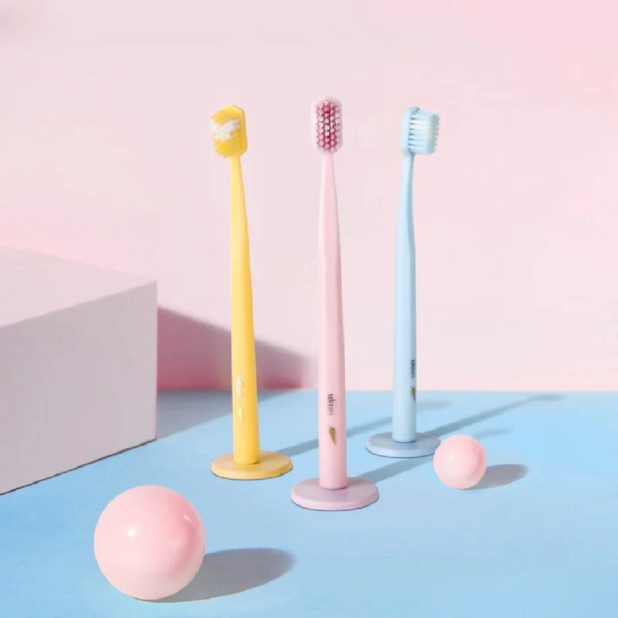 Macaron Ultra Wide Toothbrush Yellow(Magnetic Absorption + Keep Brush Hygiene + Super Clean Power) 1s