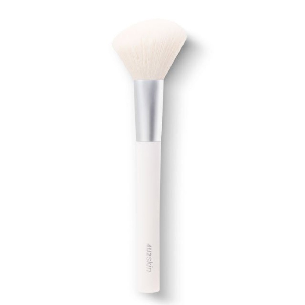 Skin Pro Blush Brush (Applying Blush Or Contour. Special Soft Brush, Does Not Hurt The Skin, Does Not Irritate The Skin) 1s