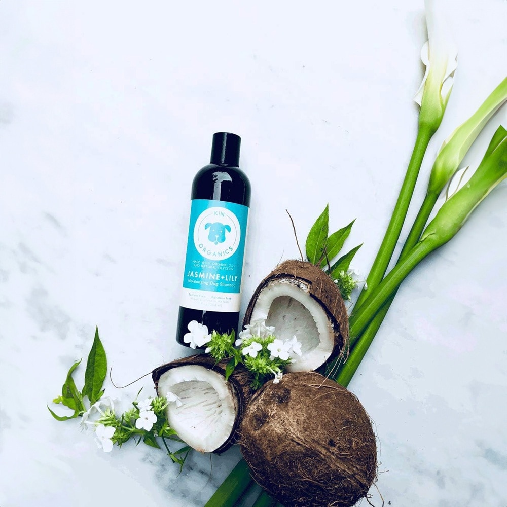 Jasmine + Lily Oatmeal Moisturizing Dog Shampoo 354ml