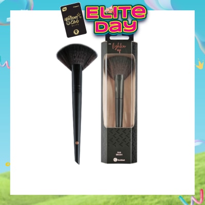KRUIDVAT - Fan Brush (Ideal For A Light And Natural Application Of Blushes, Bronzer Or Highlighter, Can Be Used For Dusting Away Excess Product) 1s