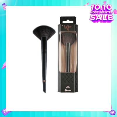 KRUIDVAT Fan Brush (Ideal For A Light And Natural Application Of Blushes, Bronzer Or Highlighter, Can Be Used For Dusting Away Excess Product) 1s
