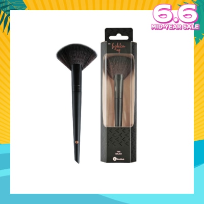 KRUIDVAT Fan Brush (Ideal For A Light And Natural Application Of Blushes, Bronzer Or Highlighter, Can Be Used For Dusting Away Excess Product) 1s