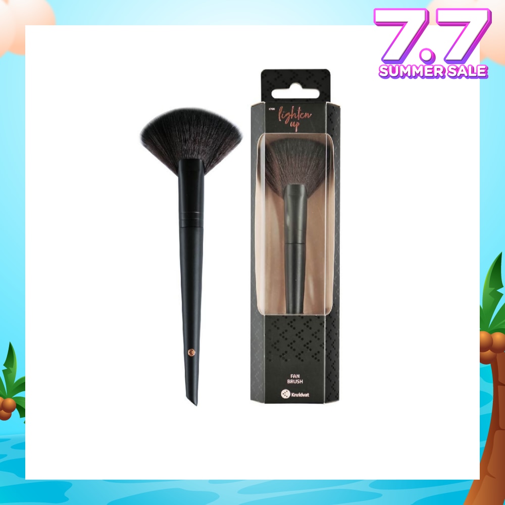 Fan Brush (Ideal For A Light And Natural Application Of Blushes, Bronzer Or Highlighter, Can Be Used For Dusting Away Excess Product) 1s