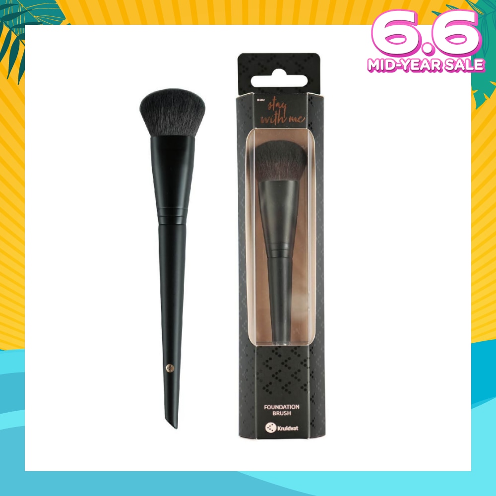 Foundation Brush (Ideal For Smoothing Liquid Foundation Over The Skin For A Flawless Application) 1s