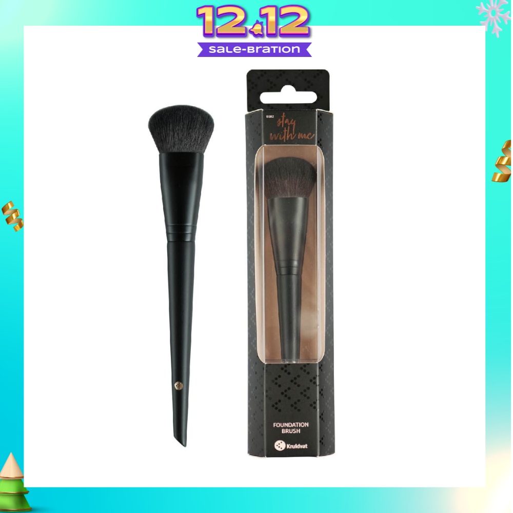 Foundation Brush (Ideal For Smoothing Liquid Foundation Over The Skin For A Flawless Application) 1s