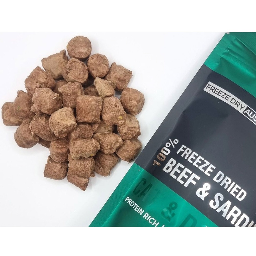 Freeze Dried Beef & Sardine Balls Cat and Dog Treats 100g