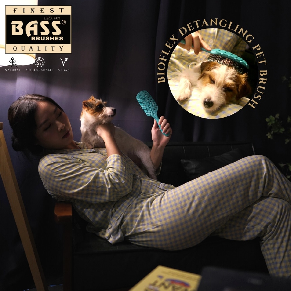 Bio-Flex Detangling Pet Hair Brush Leaf 1s