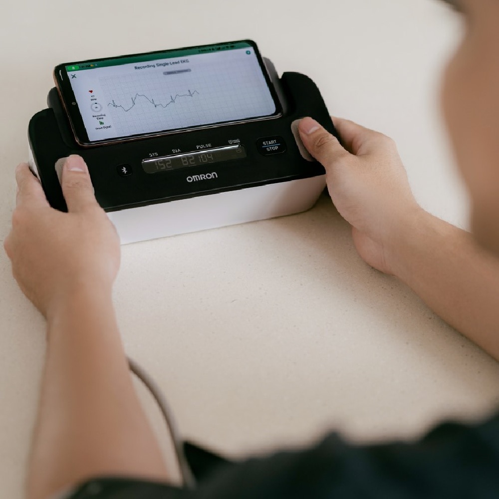 Blood Pressure Monitor + ECG Hem-7530T 1s