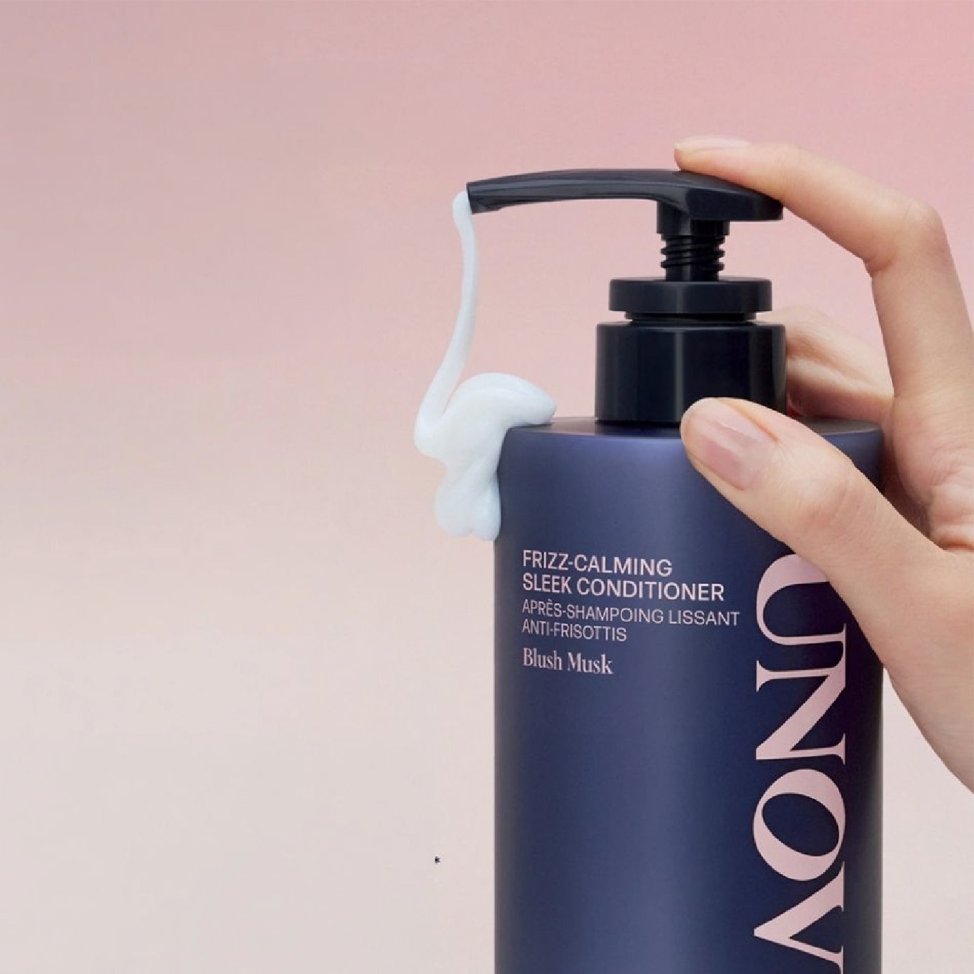 Frizz-Calming Sleek Conditioner Blush Musk 480ml