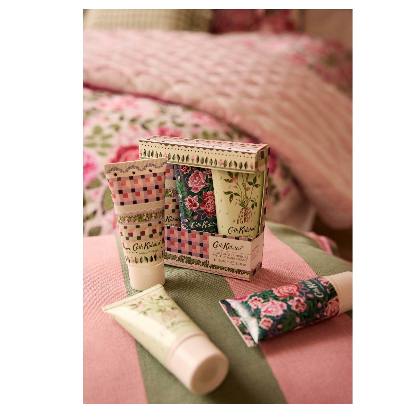 Roots & Raindrops Assorted Hand Creams Trio Xmas Packset consists 30ml x 3s<BR>