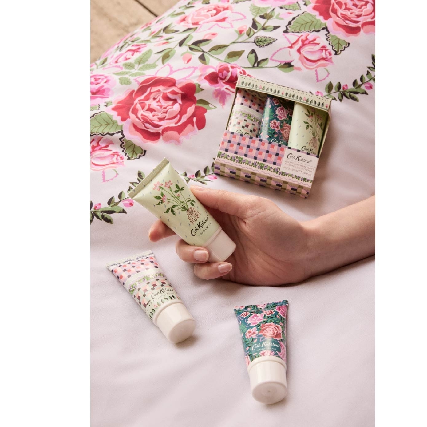 Roots & Raindrops Assorted Hand Creams Trio Xmas Packset consists 30ml x 3s<BR>