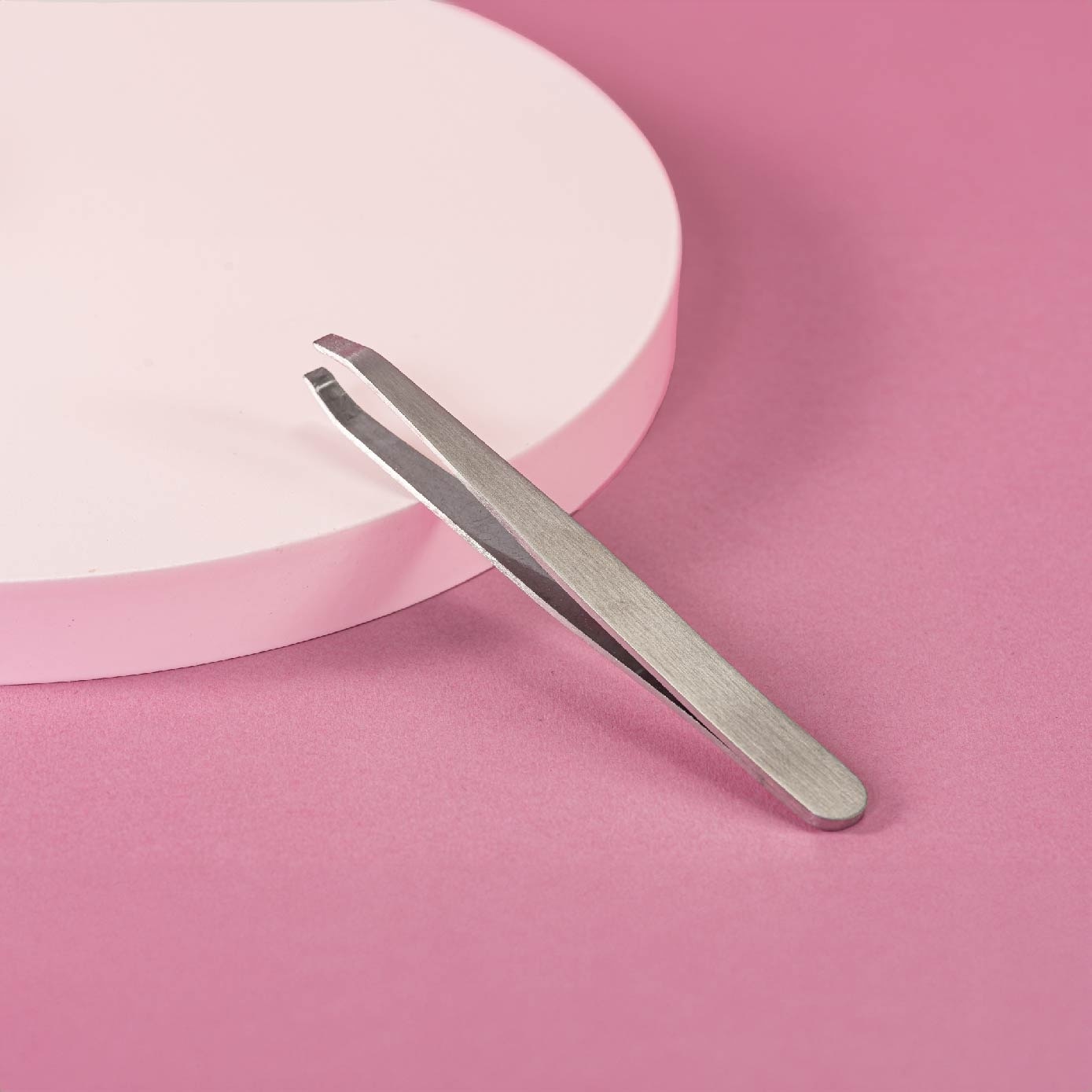 Perfection Flat Tweezers 1s