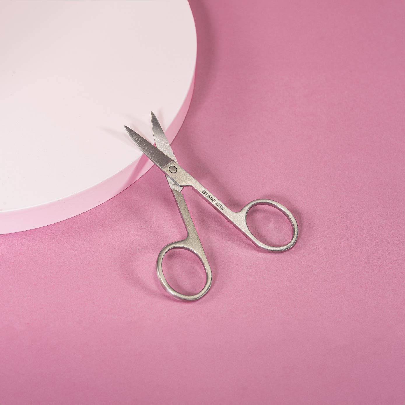 Curved Scissors 1s