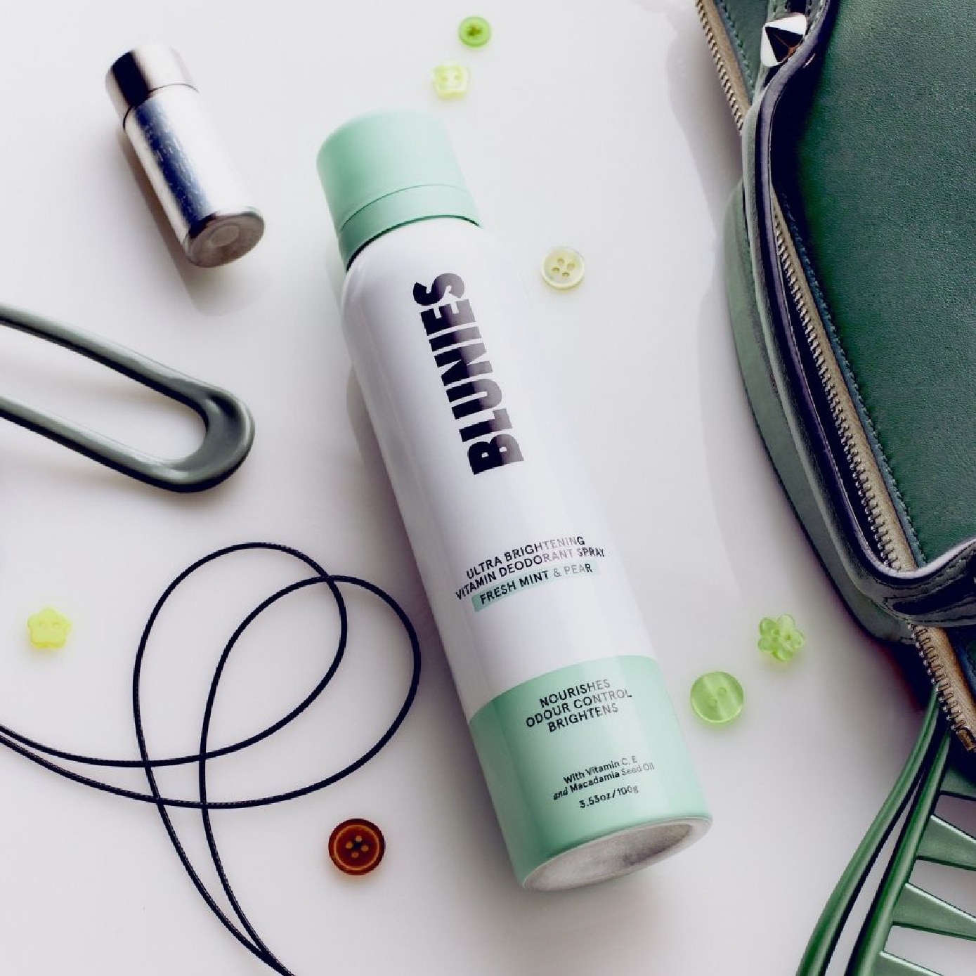 Ultra Brightening Vitamin Deodorant Spray Fresh Mint & Pear 100g image