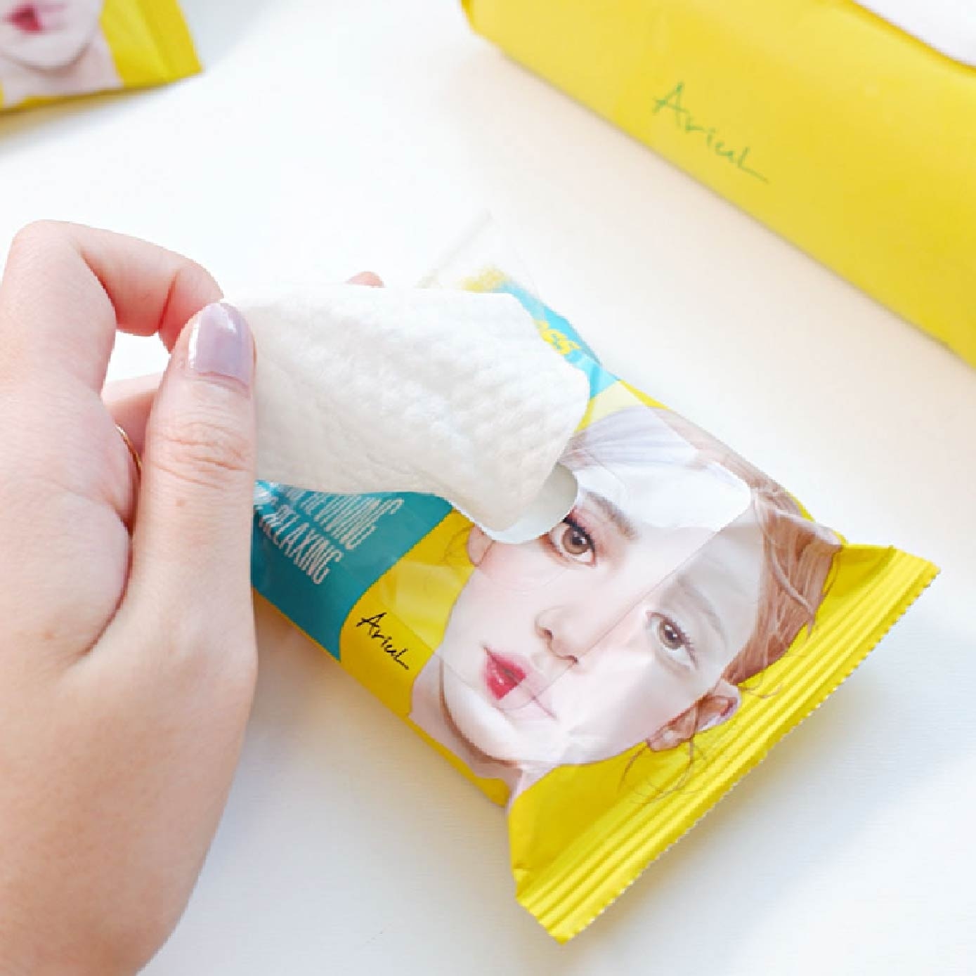 Stress Relieving Purefull Lip & Eye Remover Pad 30s